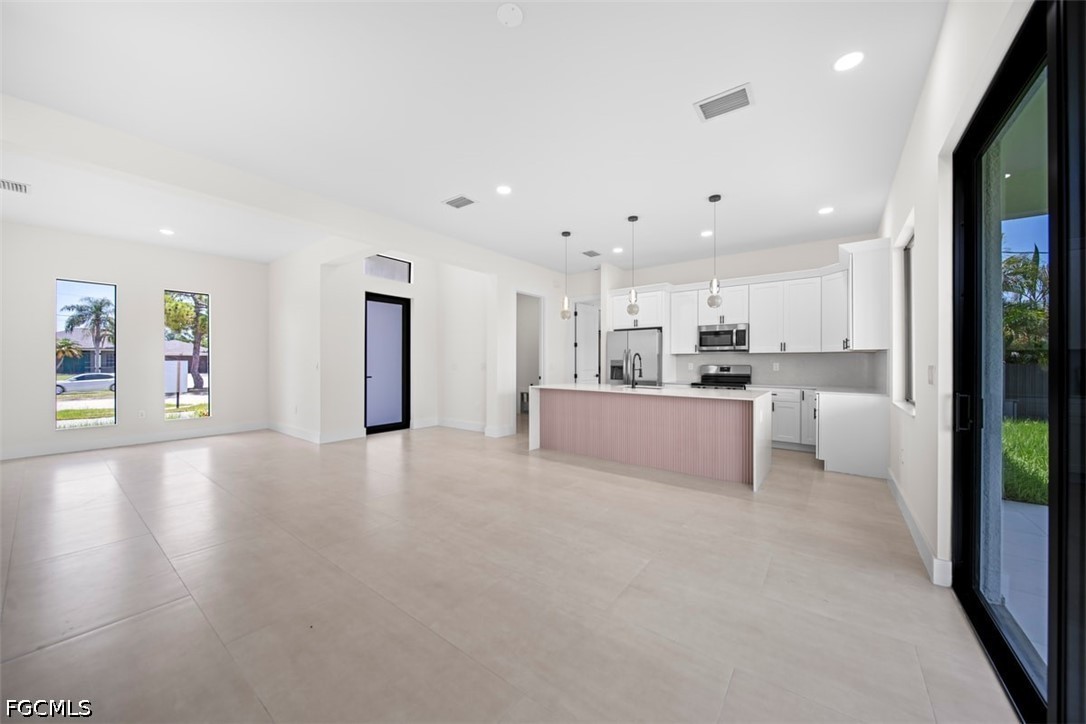 3 Bed SingleFamilyResidence for Sale in Cape Coral, photo 8