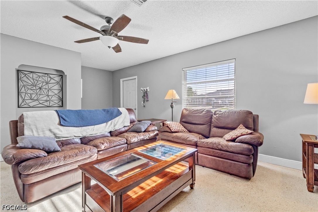 2 Bed SingleFamilyResidence for Sale in Cape Coral, photo 8
