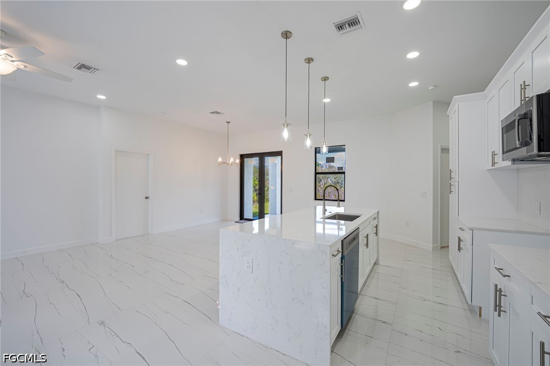 3 Bed SingleFamilyResidence for Sale in Lehigh Acres, photo 8