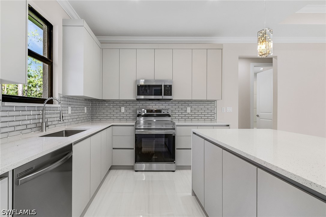 3 Bed SingleFamilyResidence for Sale in Naples, photo 8