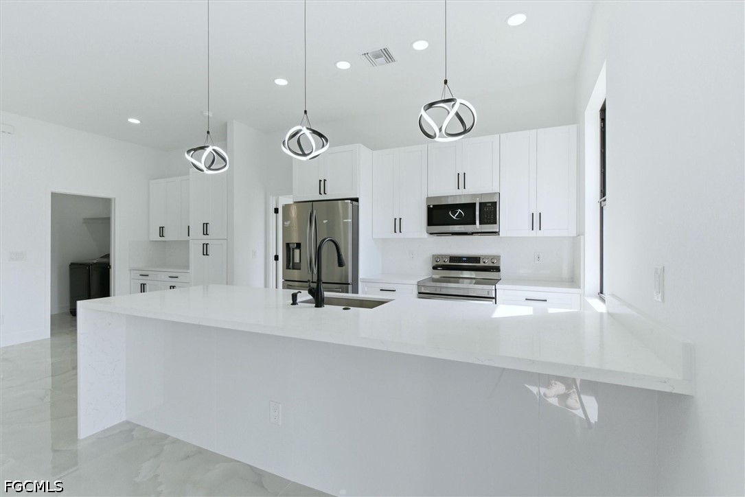 3 Bed SingleFamilyResidence for Sale in Lehigh Acres, photo 8
