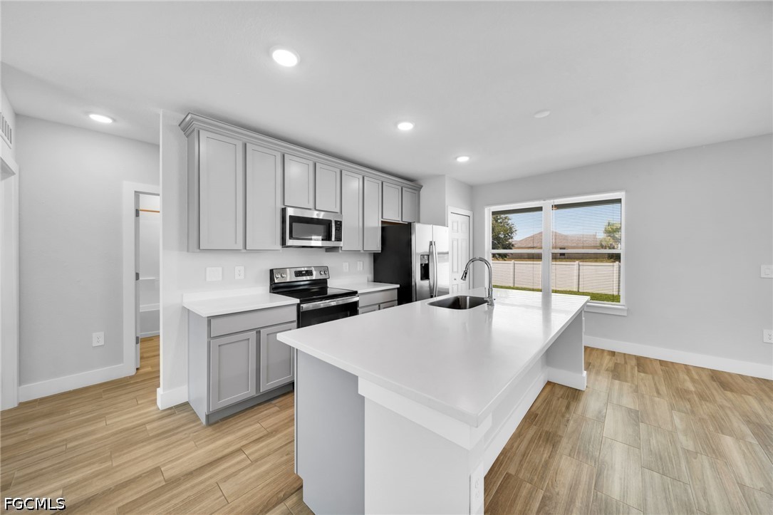 3 Bed SingleFamilyResidence for Sale in Cape Coral, photo 8