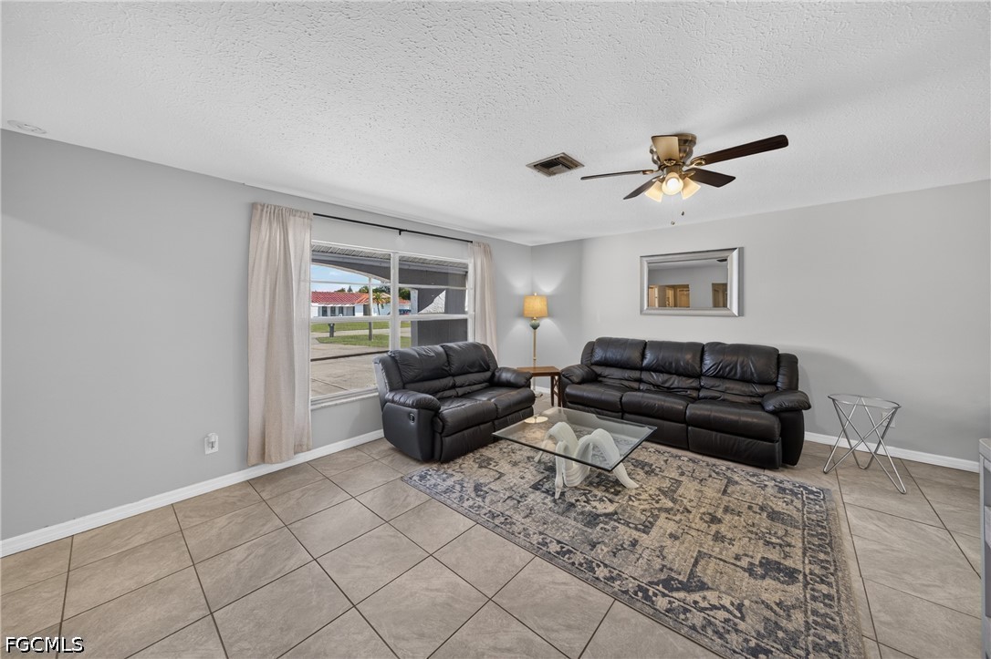 3 Bed SingleFamilyResidence for Sale in Cape Coral, photo 8