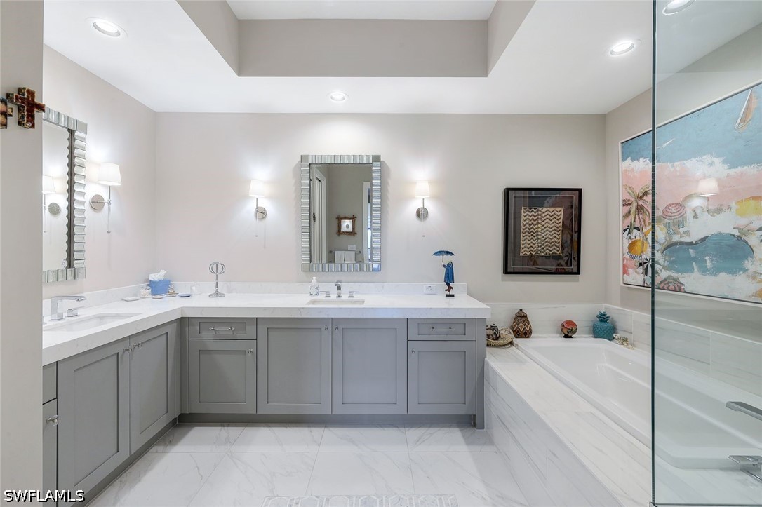 2 Bed Condominium for Sale in Naples Square, photo 8