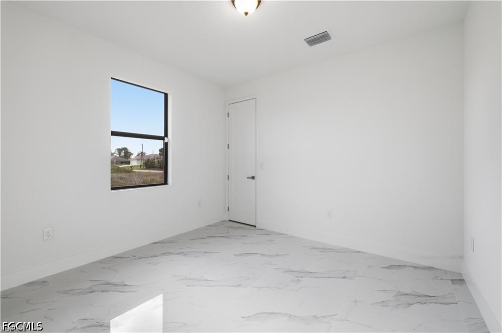 4 Bed SingleFamilyResidence for Sale in Lehigh Acres, photo 8