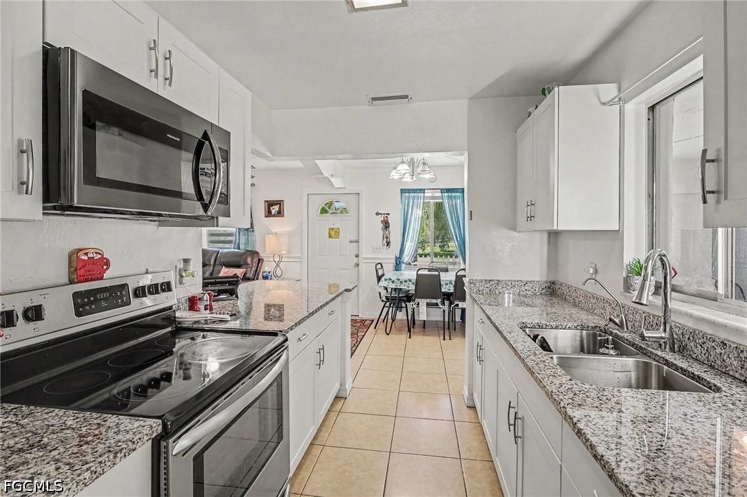 3 Bed SingleFamilyResidence for Sale in Fort Myers, photo 8