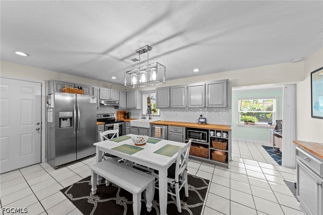 3 Bed SingleFamilyResidence for Sale in Palm City Park, photo 8