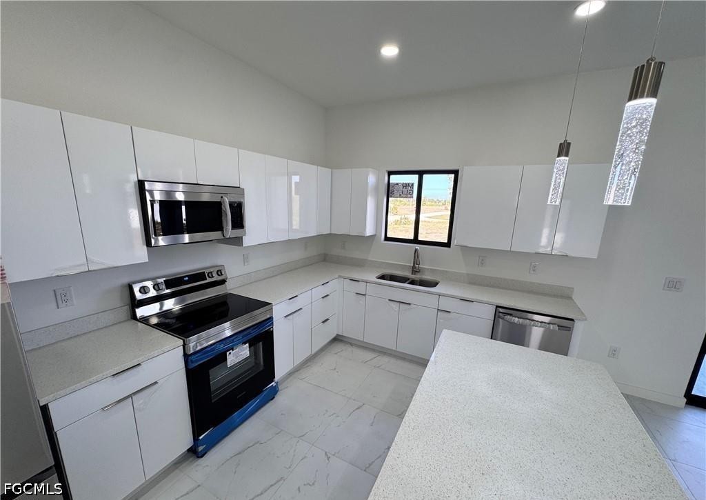 4 Bed SingleFamilyResidence for Sale in Cape Coral, photo 8