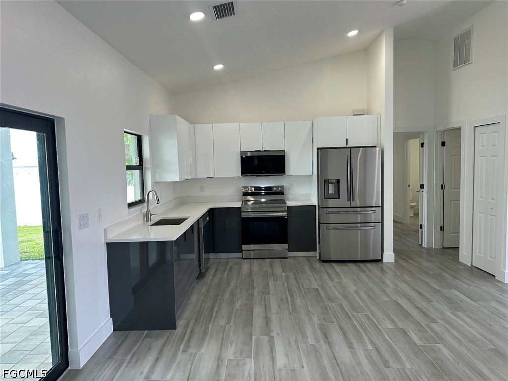 4 Bed SingleFamilyResidence for Sale in Cape Coral, photo 8