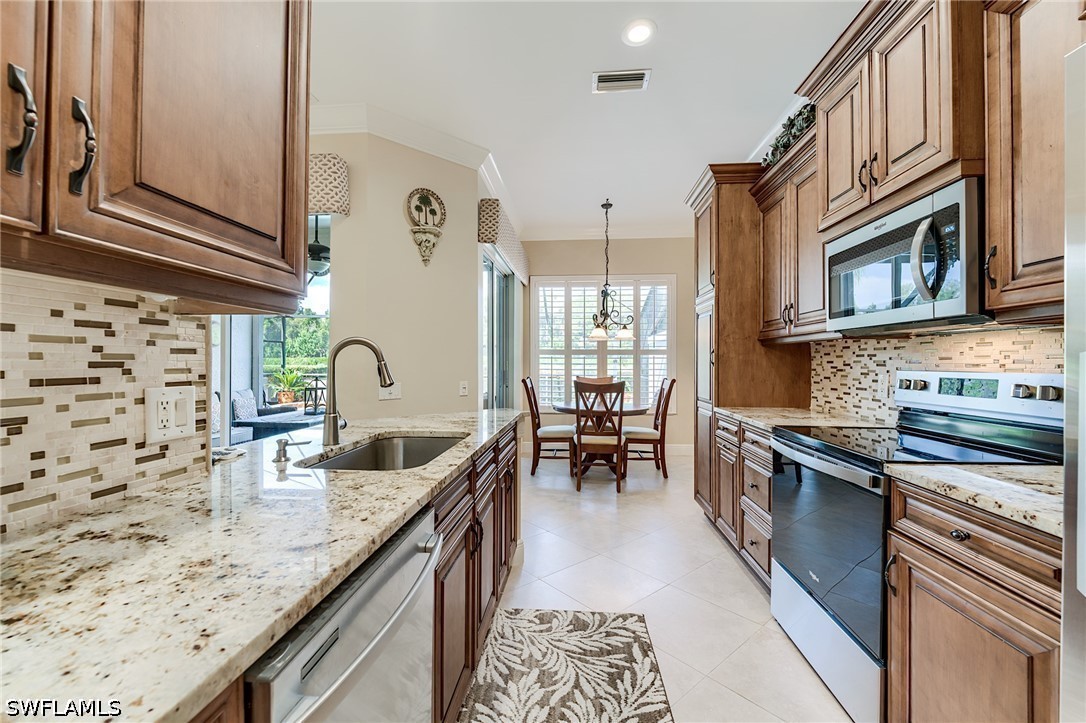 2 Bed Pool Home for Sale in Coral Cove, photo 8
