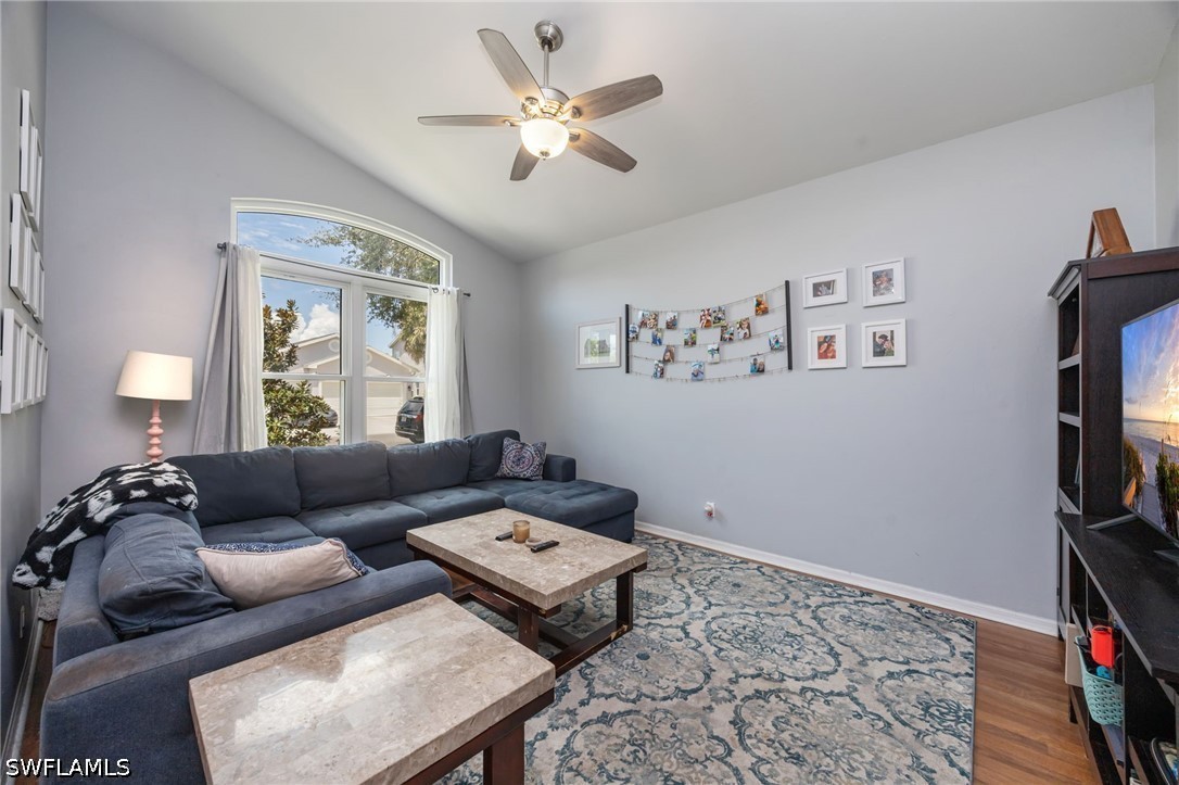 4 Bed SingleFamilyResidence for Sale in Naples, photo 8