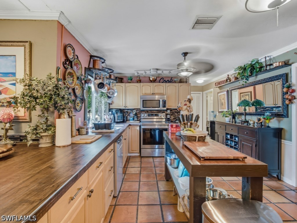 3 Bed SingleFamilyResidence for Sale in Naples, photo 8