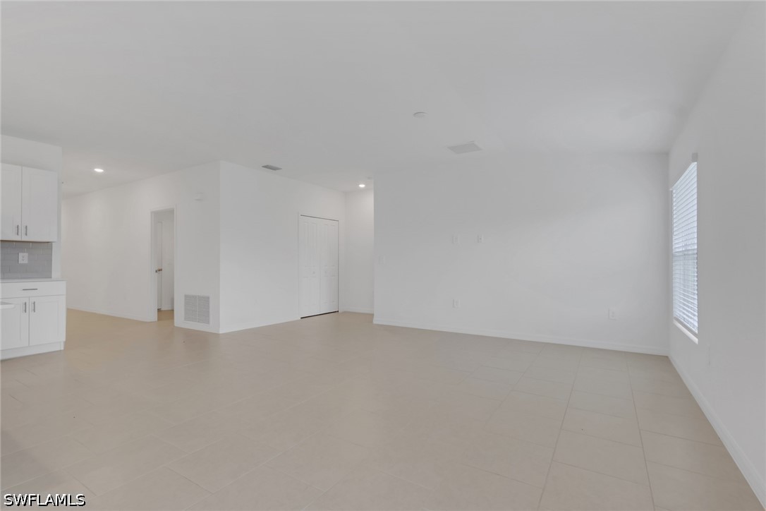 4 Bed SingleFamilyResidence for Sale in Savanna Lakes, photo 8