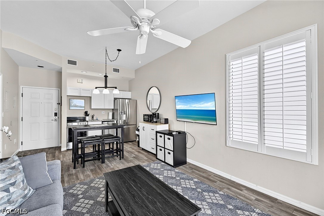 1 Bed Waterfront Home for Sale in Bonita Springs, photo 8