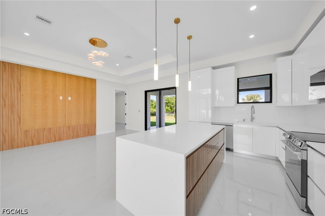 3 Bed Waterfront Home for Sale in Cape Coral, photo 8