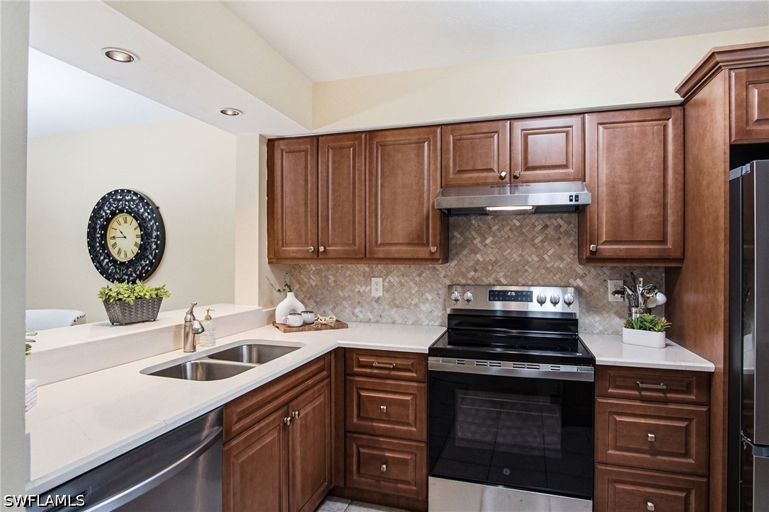 2 Bed Pool Home for Sale in Foxwood, photo 8
