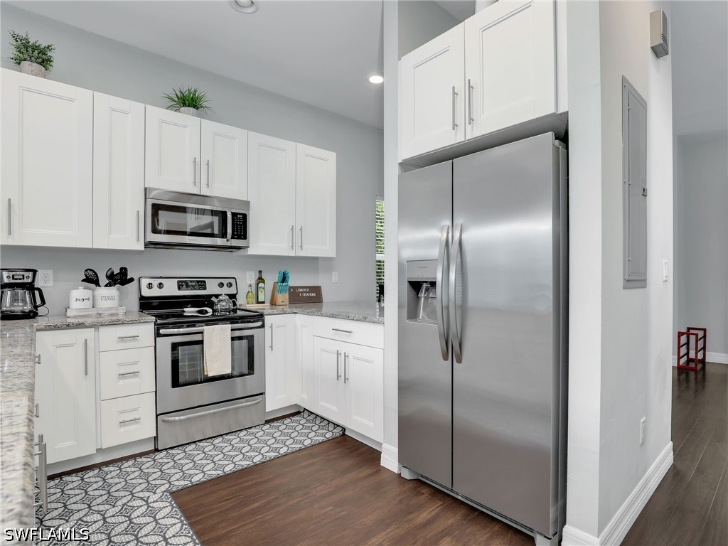3 Bed SingleFamilyResidence for Sale in Naples, photo 8