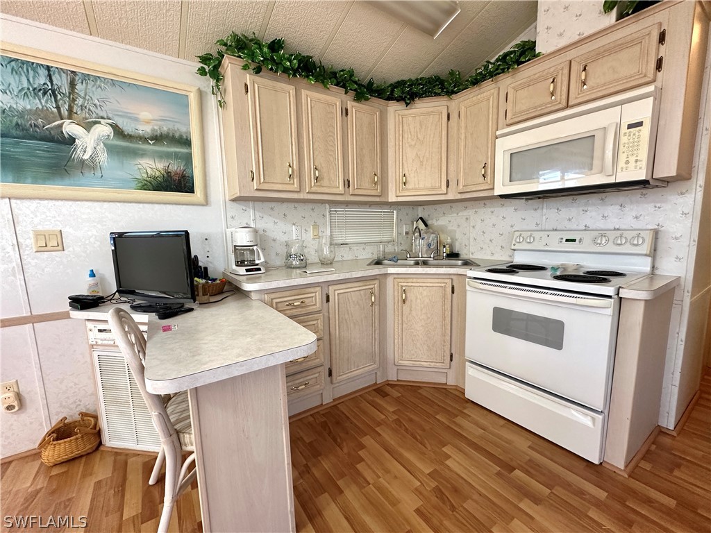 1 Bed ManufacturedHome for Sale in Estero, photo 9
