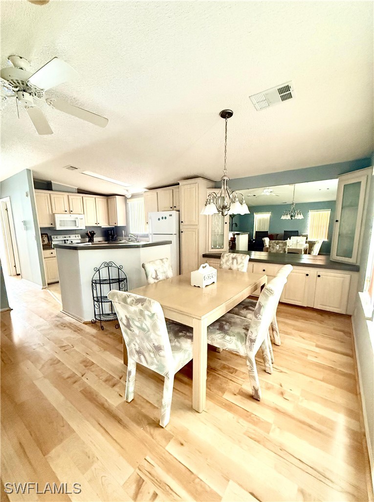2 Bed ManufacturedHome for Sale in North Fort Myers, photo 9