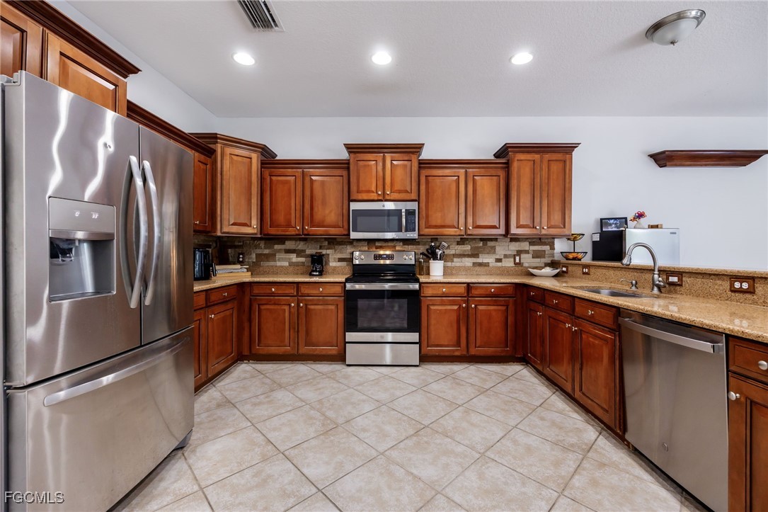 6 Bed Pool Home for Sale in Stoneybrook, photo 9