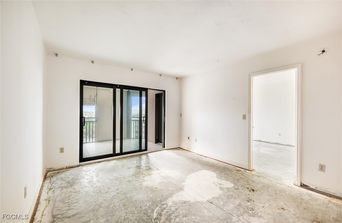 2 Bed Waterfront Home for Sale in Harbour Pointe Condo, photo 9