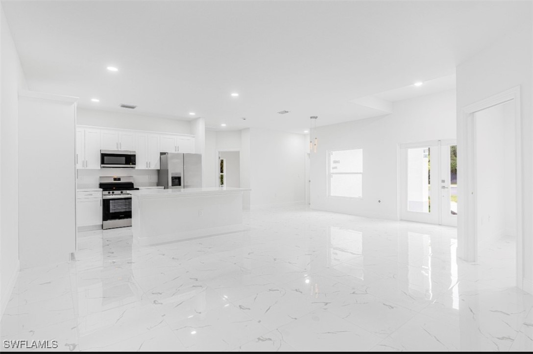 3 Bed SingleFamilyResidence for Sale in Naples, photo 9