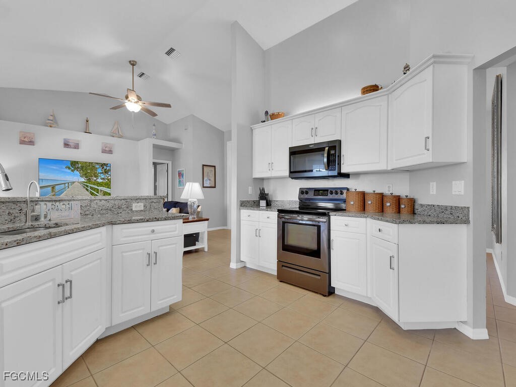 3 Bed Pool Home for Sale in Cape Coral, photo 9