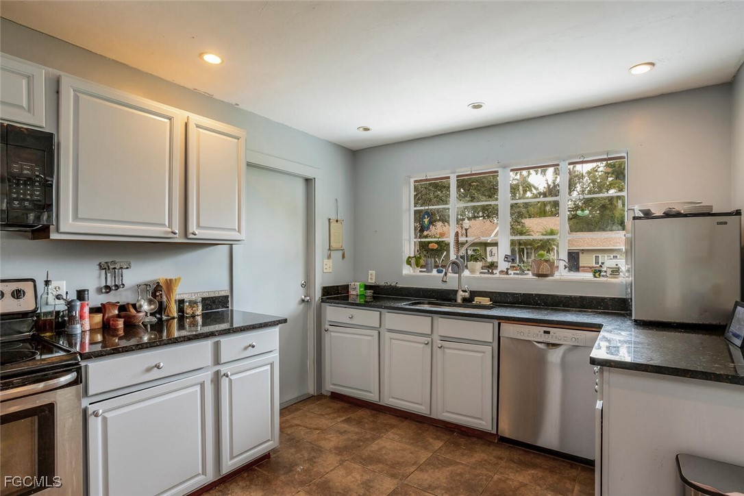 2 Bed SingleFamilyResidence for Sale in Edison Manor, photo 9