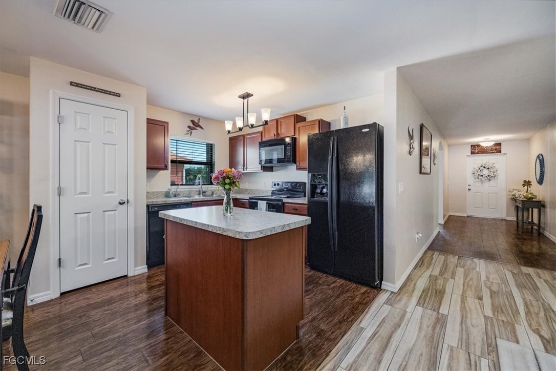 3 Bed SingleFamilyResidence for Sale in Cape Coral, photo 9