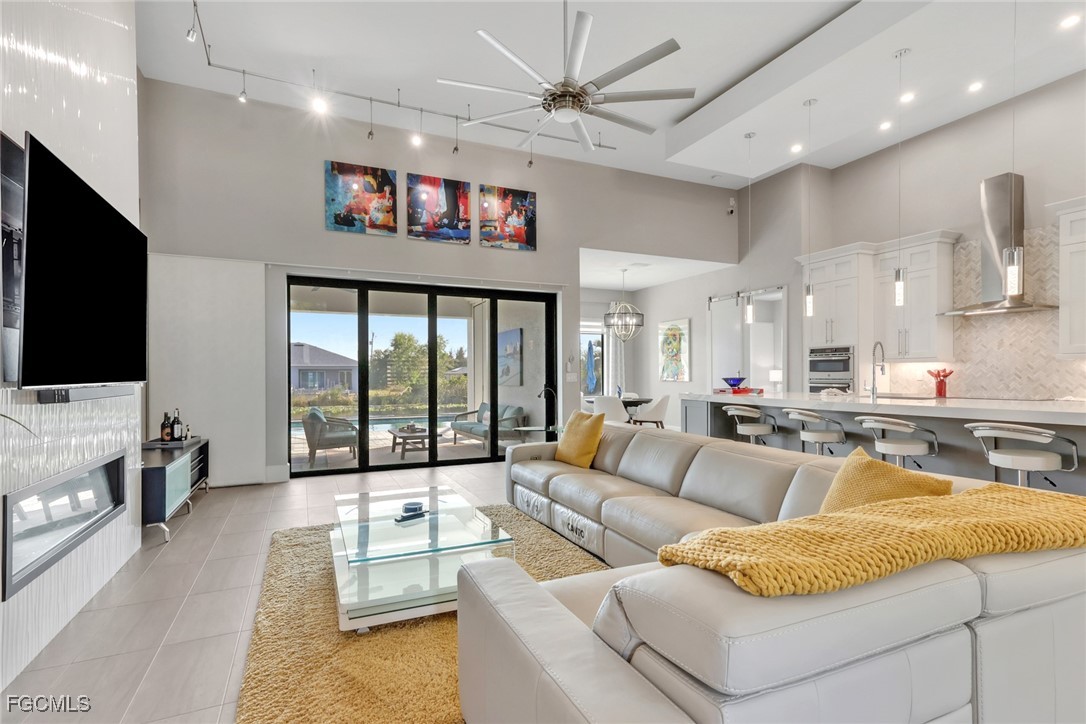 3 Bed Pool Home for Sale in Cape Coral, photo 9