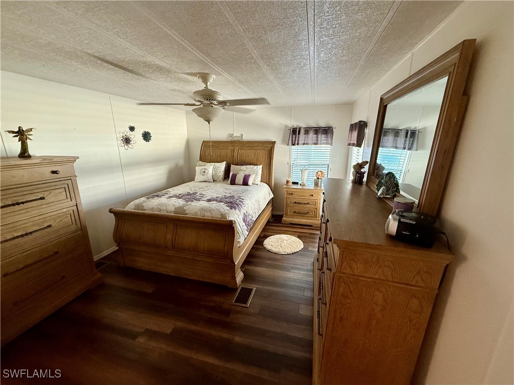 2 Bed ManufacturedHome for Sale in Naples, photo 9