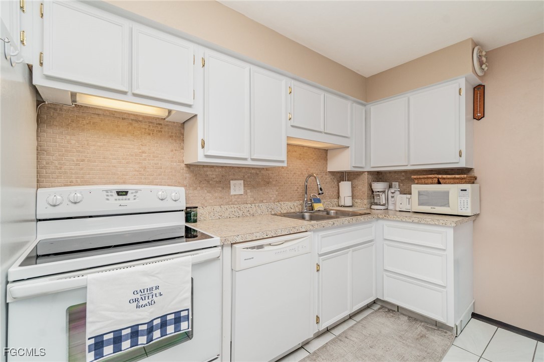 2 Bed Waterfront Home for Sale in Cape Coral, photo 9