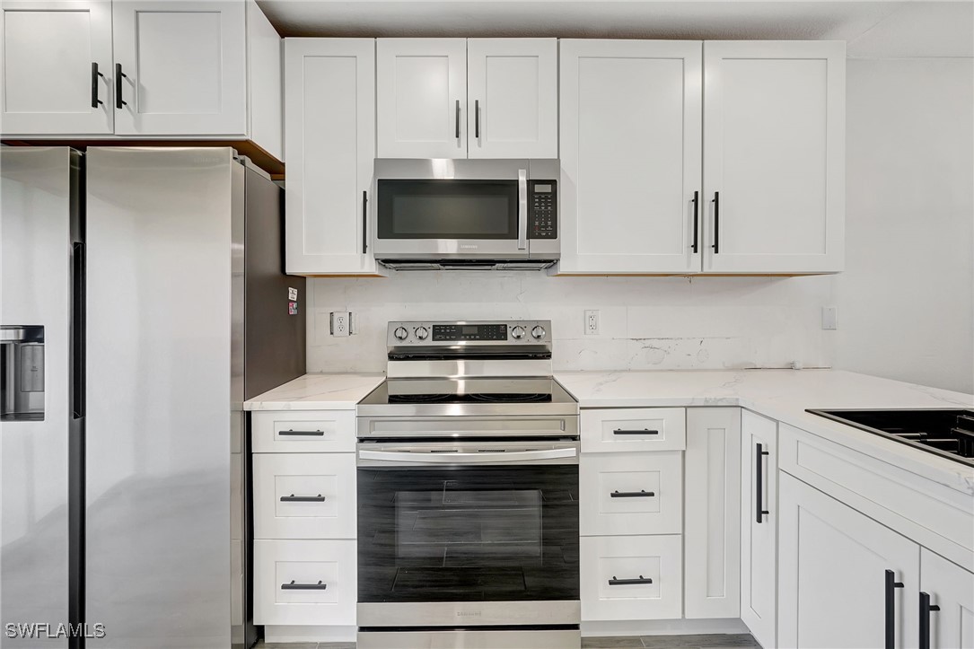 4 Bed SingleFamilyResidence for Sale in Fort Myers, photo 9