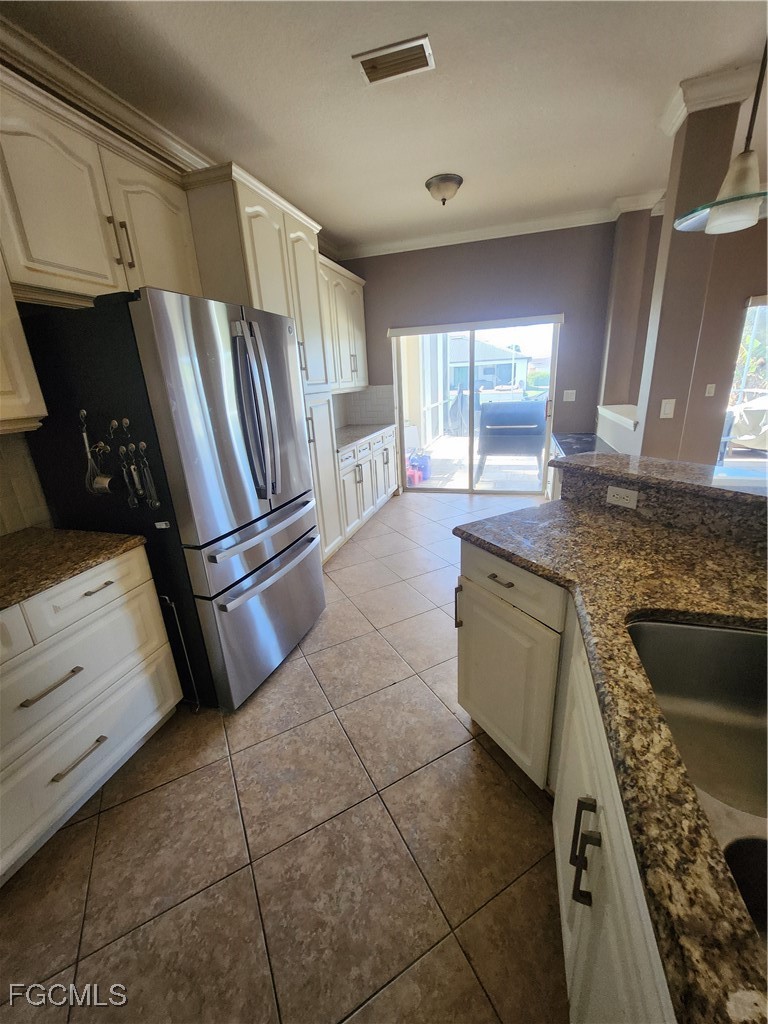 3 Bed Waterfront Home for Sale in Cape Coral, photo 9