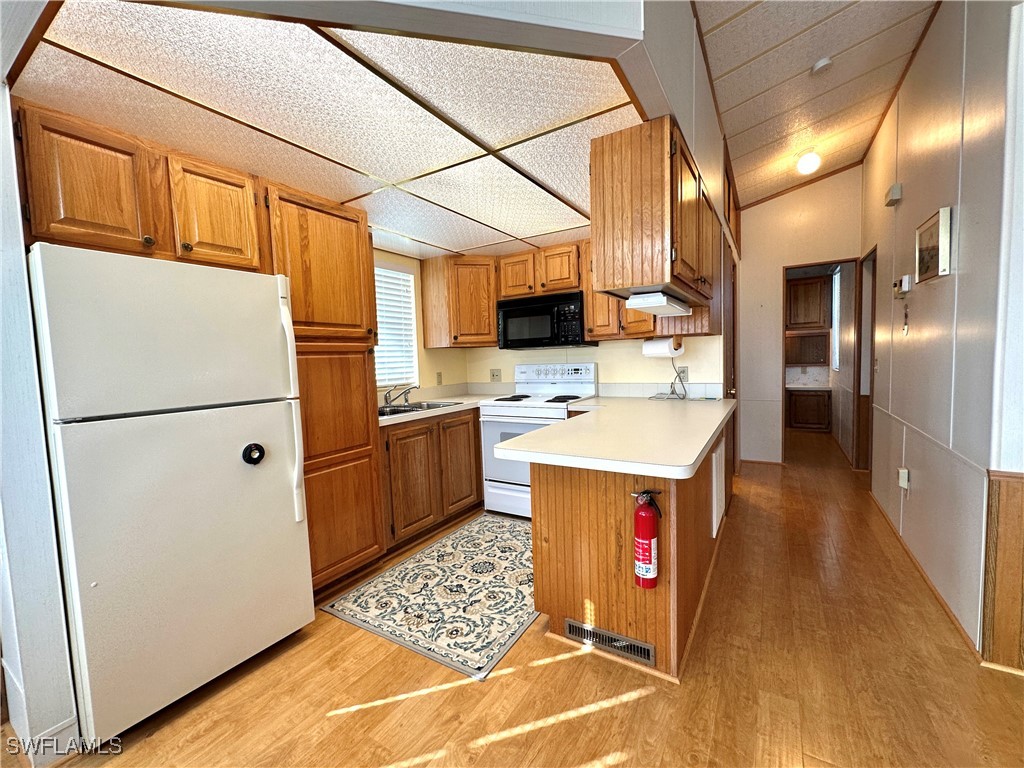 1 Bed ManufacturedHome for Sale in Estero, photo 9