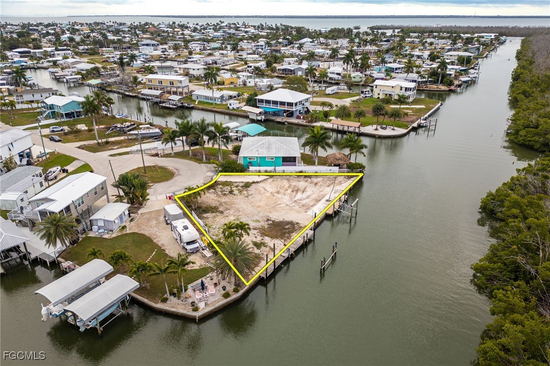 Waterfront Home for Sale in Trailerhaven, photo 9
