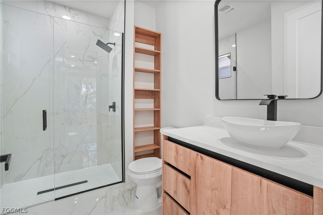 3 Bed SingleFamilyResidence for Sale in Port Charlotte, photo 9