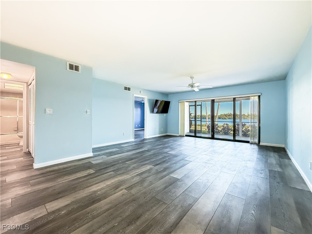 2 Bed Waterfront Home for Sale in North Fort Myers, photo 9