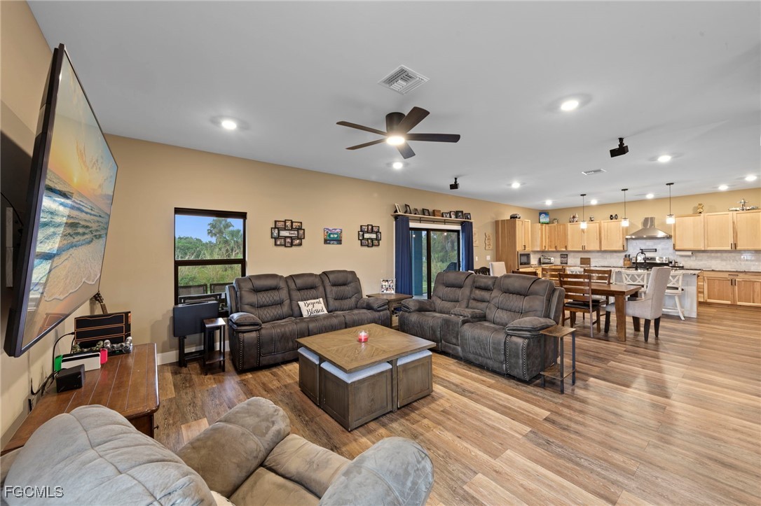 3 Bed SingleFamilyResidence for Sale in Lehigh Acres, photo 9