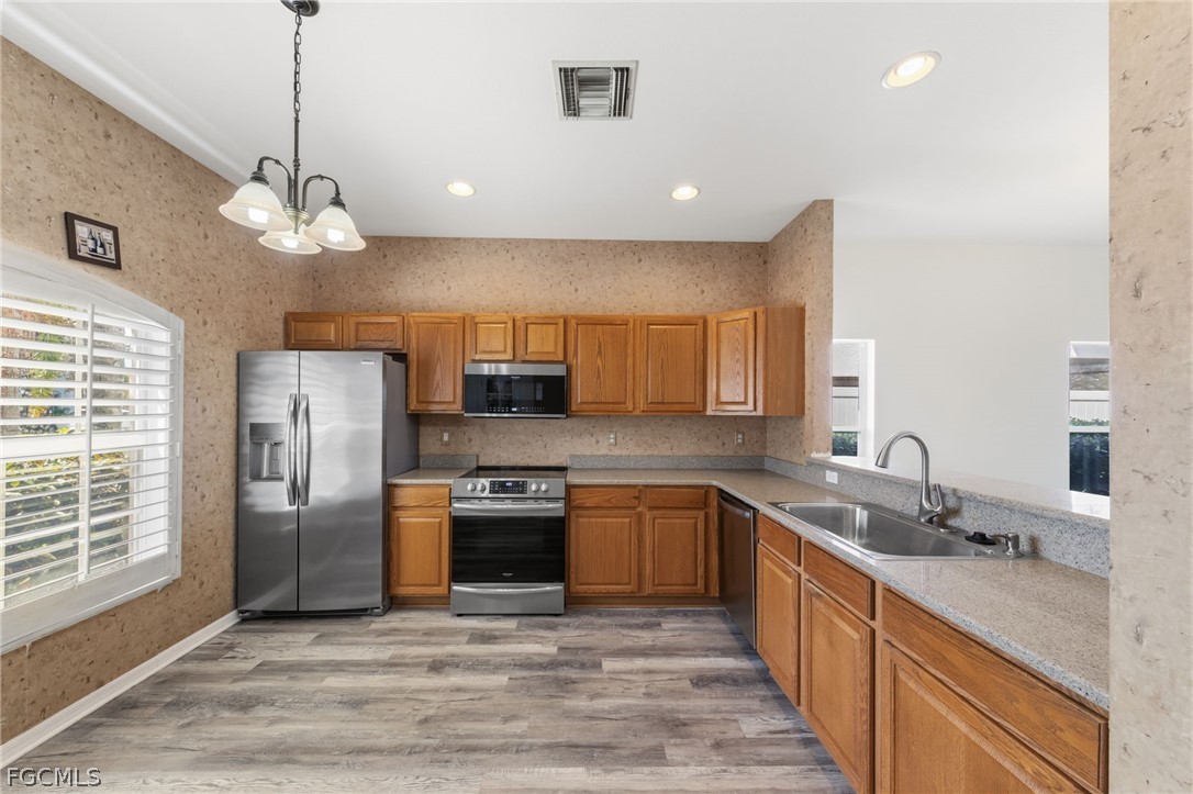 3 Bed SingleFamilyResidence for Sale in Cape Coral, photo 9