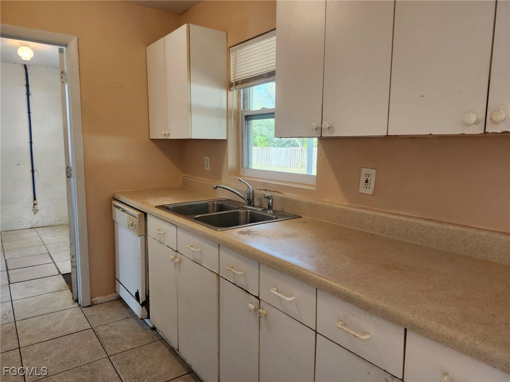 3 Bed SingleFamilyResidence for Sale in Fort Myers, photo 9