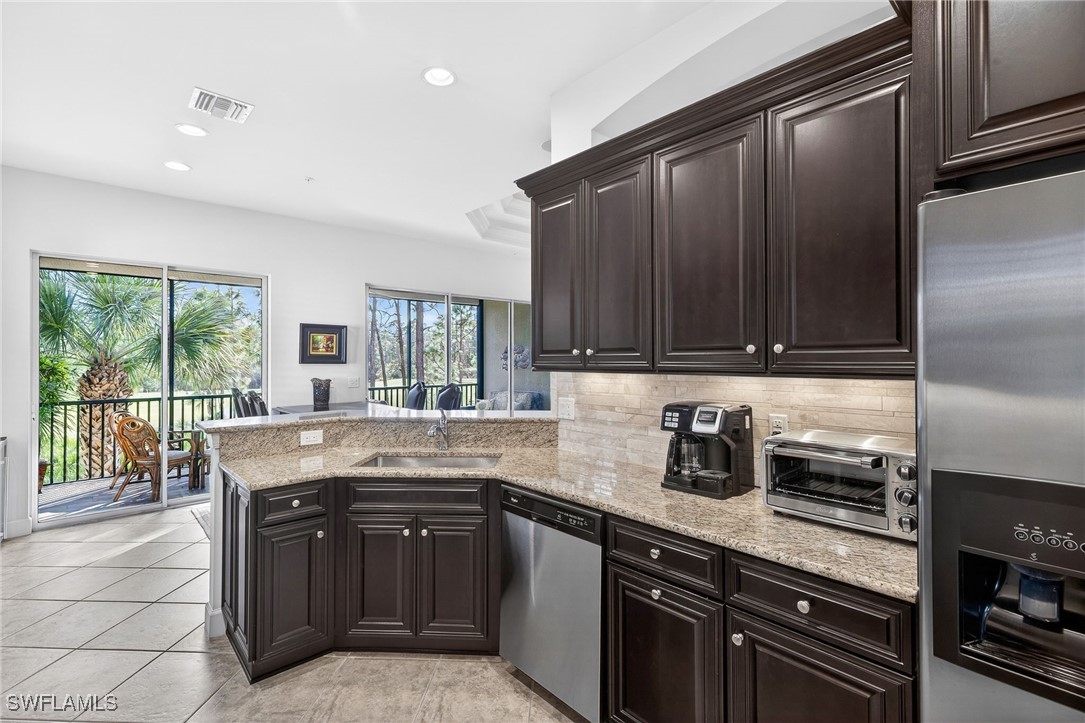 3 Bed Condominium for Sale in Somerset, photo 9