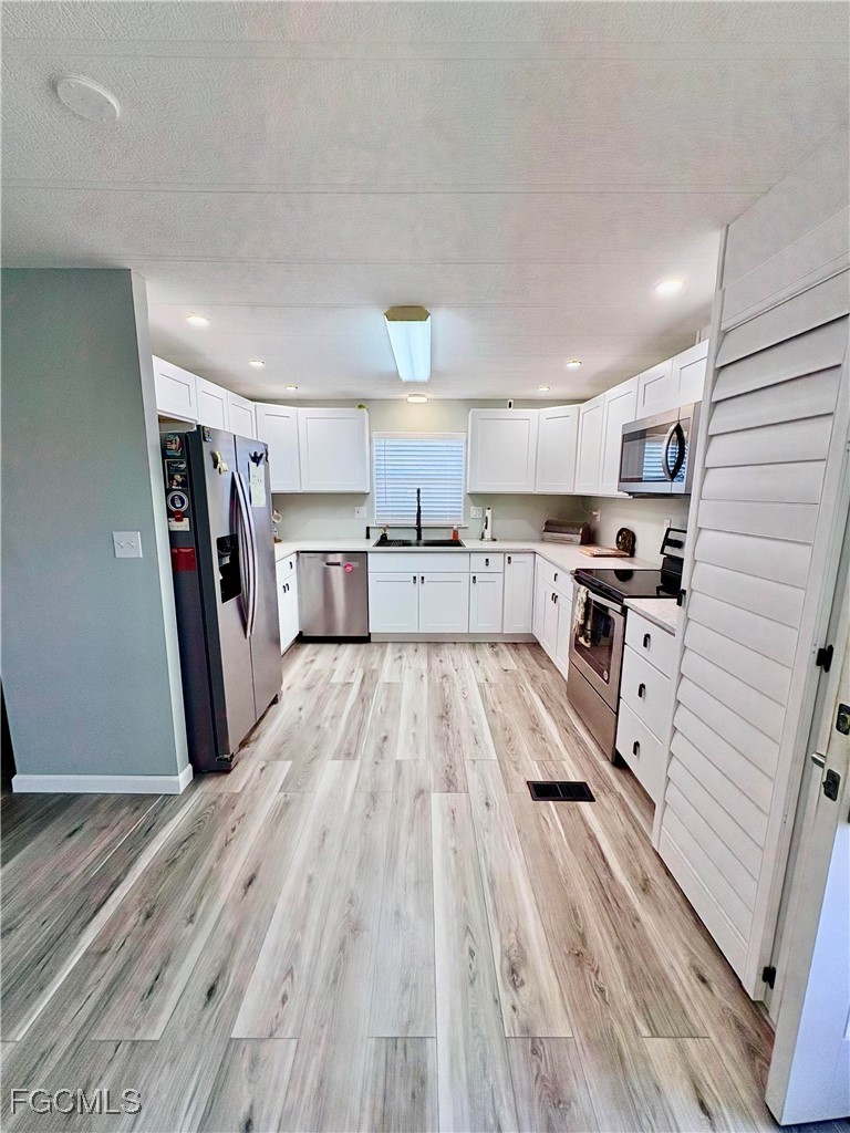 2 Bed ManufacturedHome for Sale in North Fort Myers, photo 9