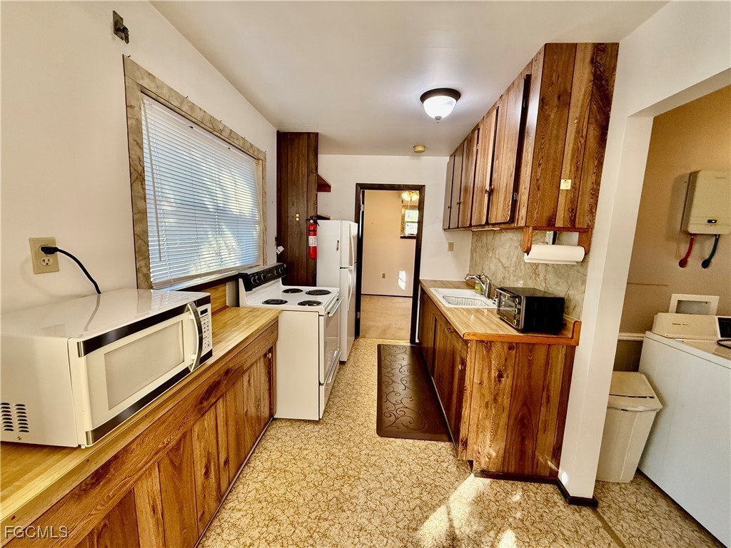 1 Bed SingleFamilyResidence for Sale in Lehigh Acres, photo 9