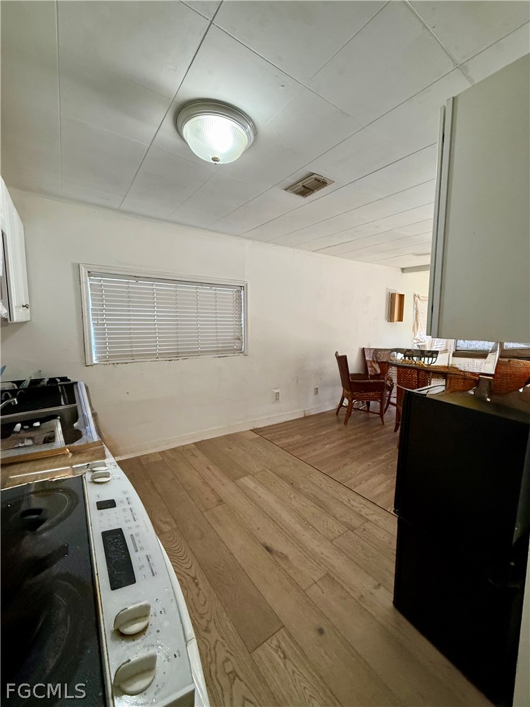 3 Bed SingleFamilyResidence for Sale in Heitmans, photo 9