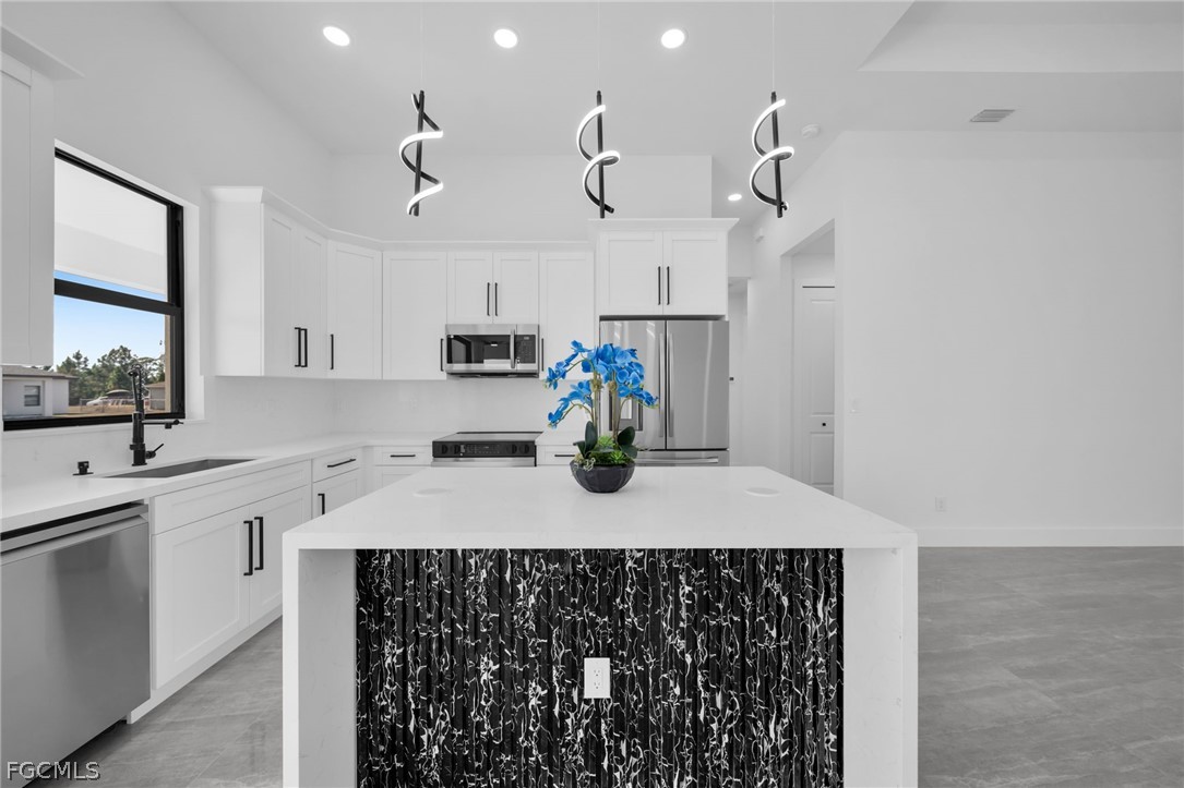 3 Bed SingleFamilyResidence for Sale in Lehigh Acres, photo 9