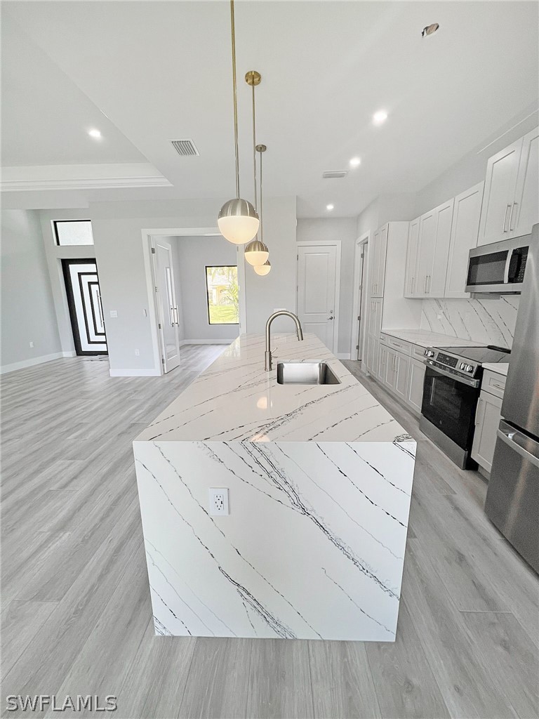 4 Bed SingleFamilyResidence for Sale in Lehigh Acres, photo 9