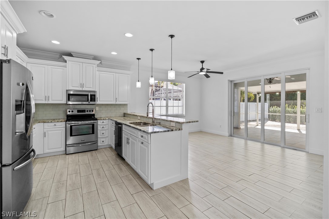 3 Bed SingleFamilyResidence for Sale in Naples, photo 9