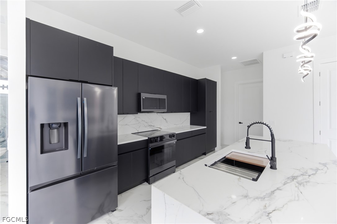 3 Bed SingleFamilyResidence for Sale in Lehigh Acres, photo 9