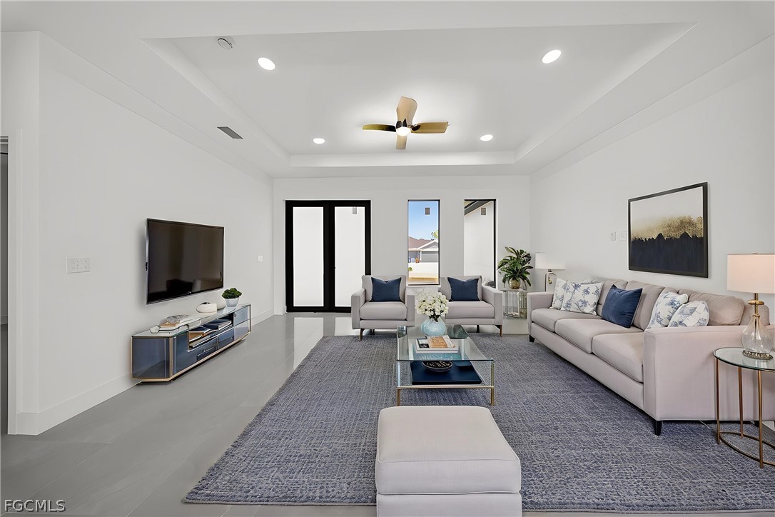 3 Bed SingleFamilyResidence for Sale in Lehigh Acres, photo 9